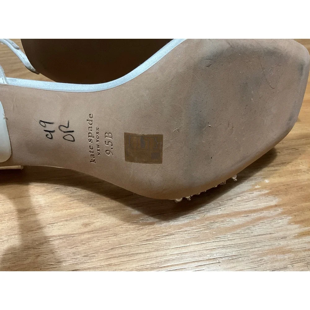 Kate Spade New York Ivory Satin Pearl Crystal Heels Sandals 9.5b few Details